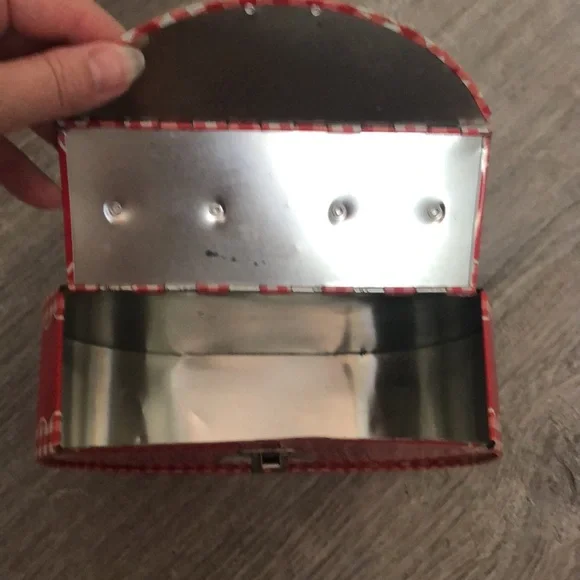 Hello kitty vintage metal purse. - Picture 3 of 5